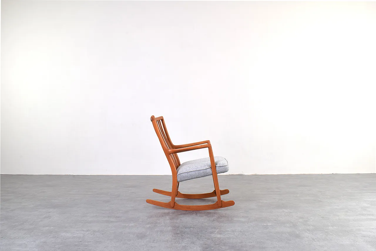 Sedia a dondolo ML33 in quercia di Hans J. Wegner per A/S Mikael Laursen, anni '50 3