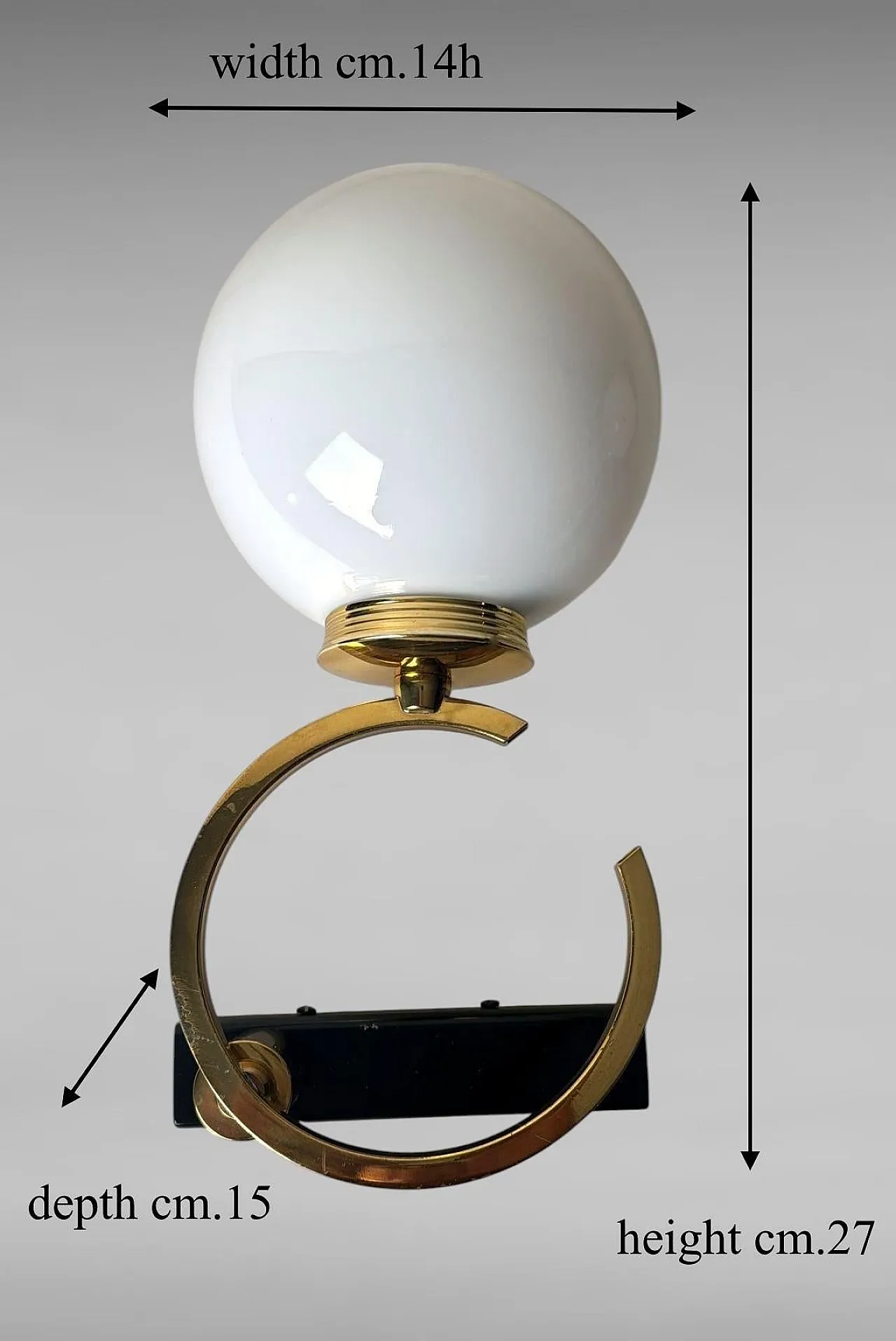 Coppia di lampade in ottone e vetro opalino, anni '50 19