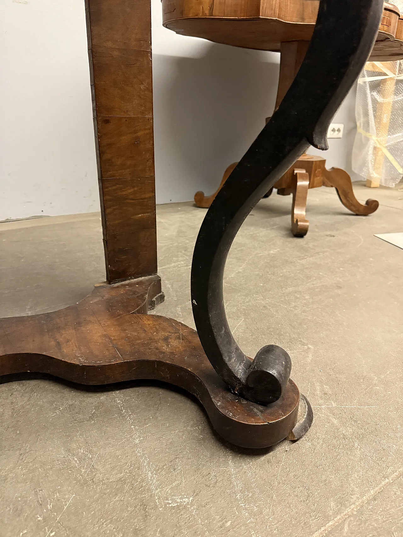 Console in in solid walnut, 19th century 9