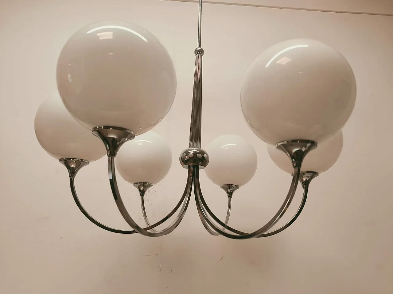 Lampadario a sei luci in metallo cromato con vetri sferici, anni '80 10