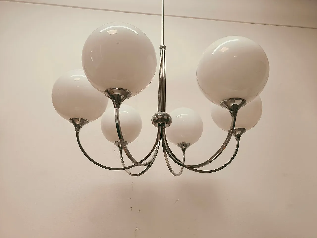 Lampadario a sei luci in metallo cromato con vetri sferici, anni '80 16