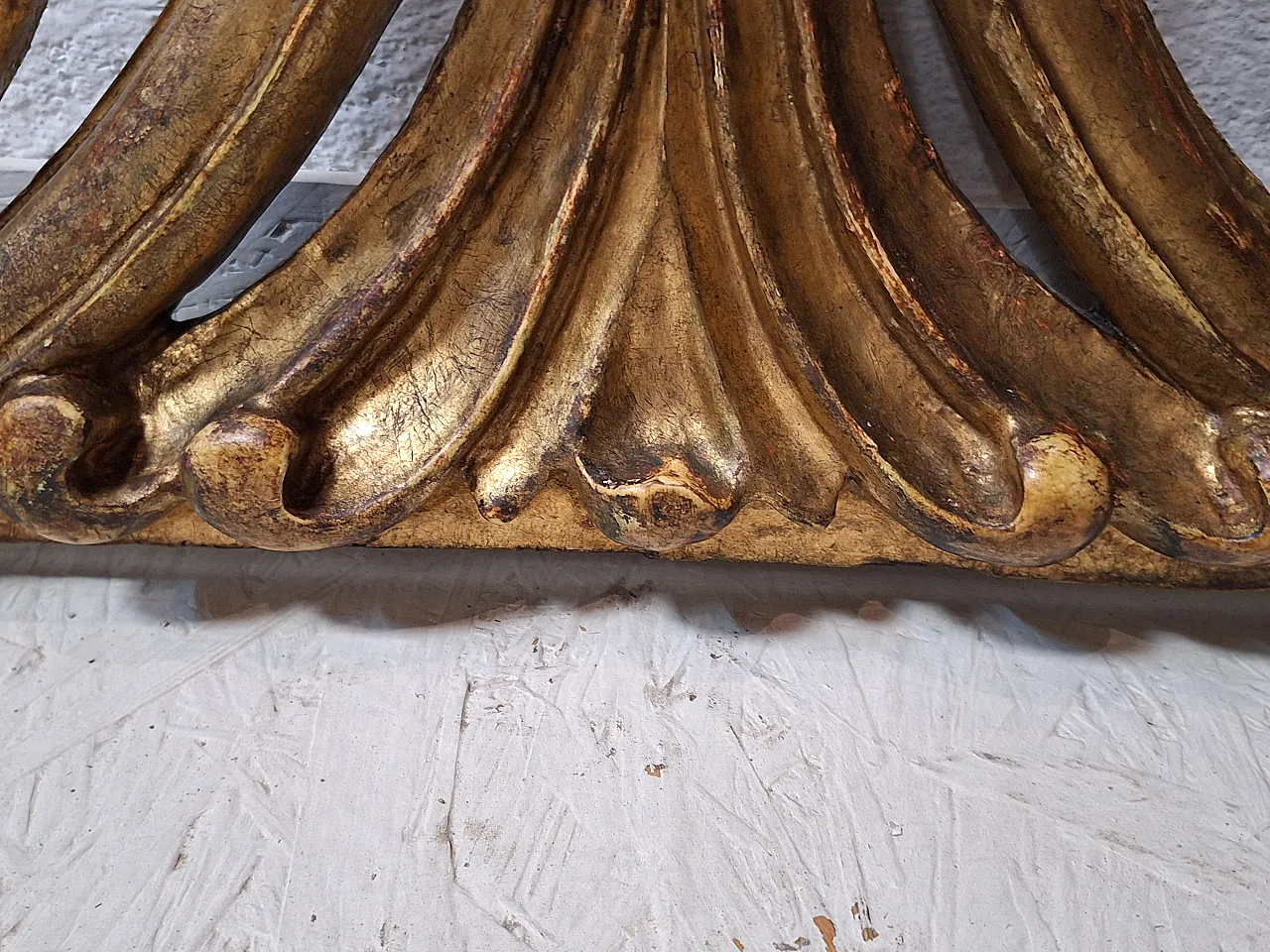 Baroque style headboard in carved and gilded wood, 19th century 11