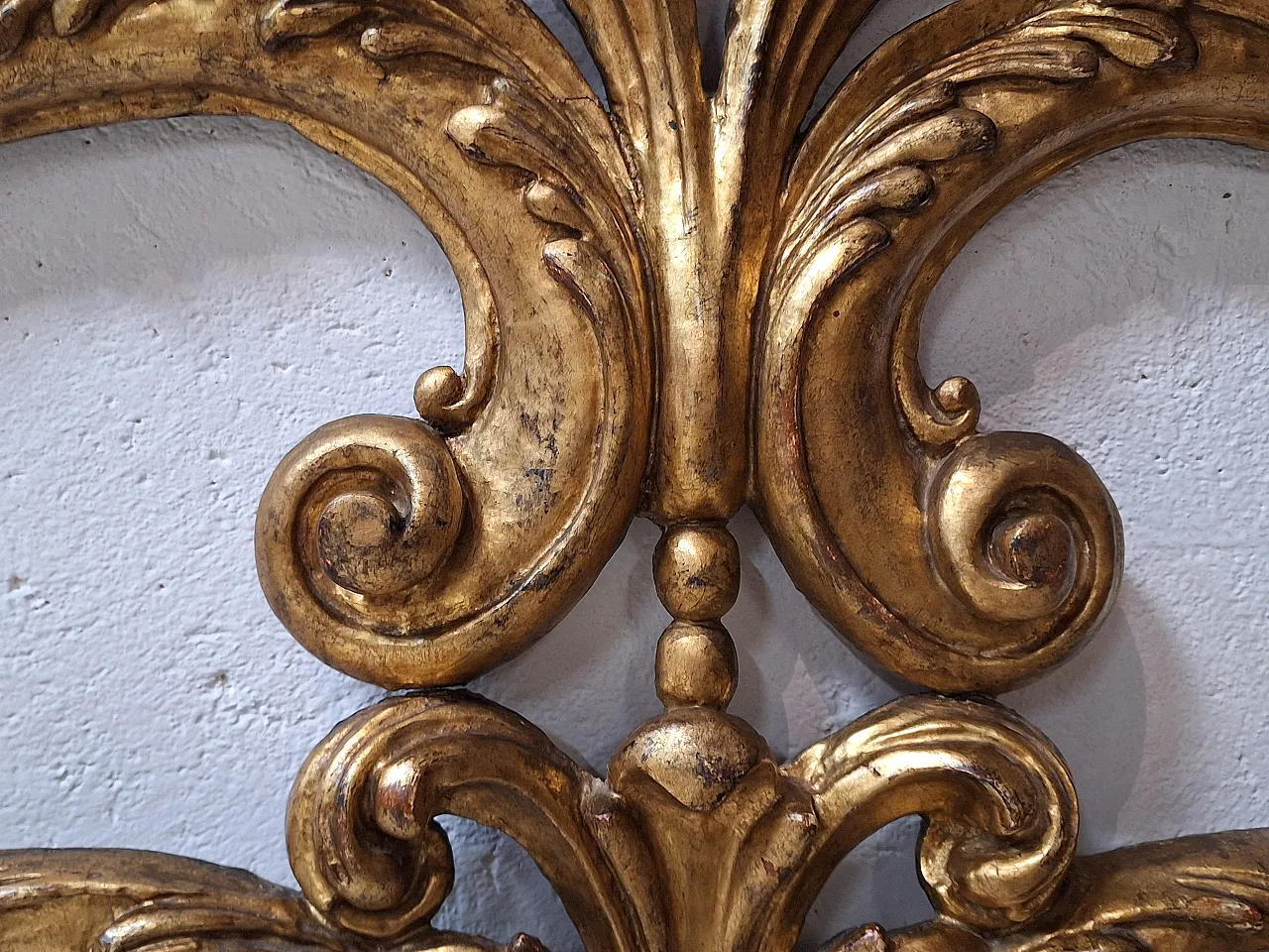 Baroque style headboard in carved and gilded wood, 19th century 13