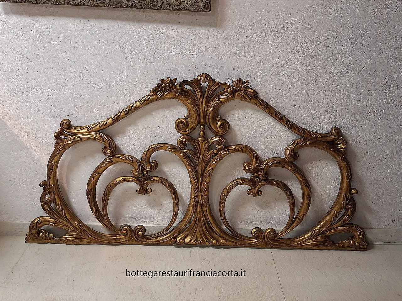 Baroque style headboard in carved and gilded wood, 19th century 27