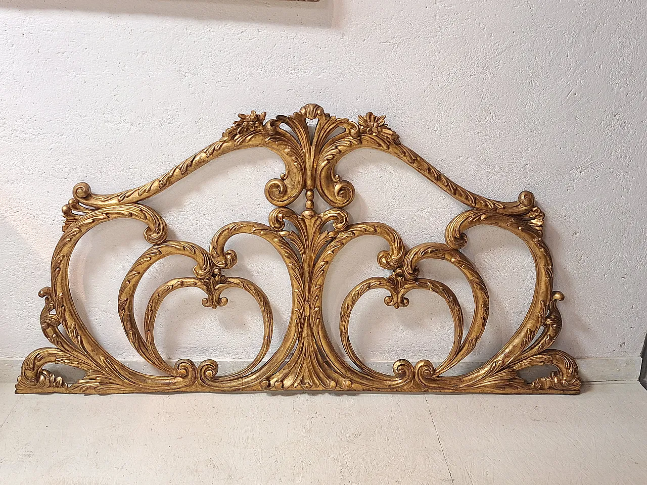 Baroque style headboard in carved and gilded wood, 19th century 28