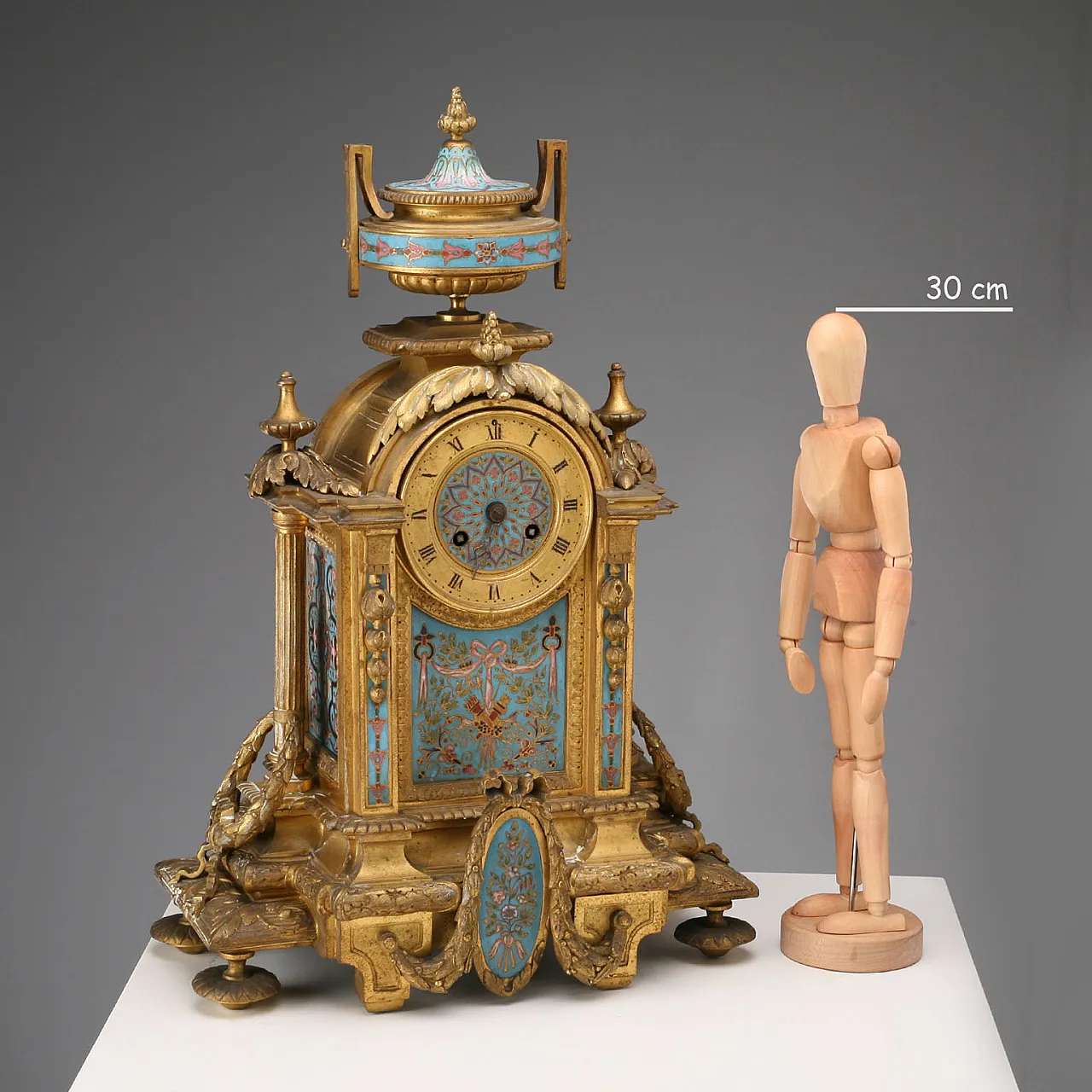 Countertop clock in gilt bronze and Cloisonné enamel, 20th century 2