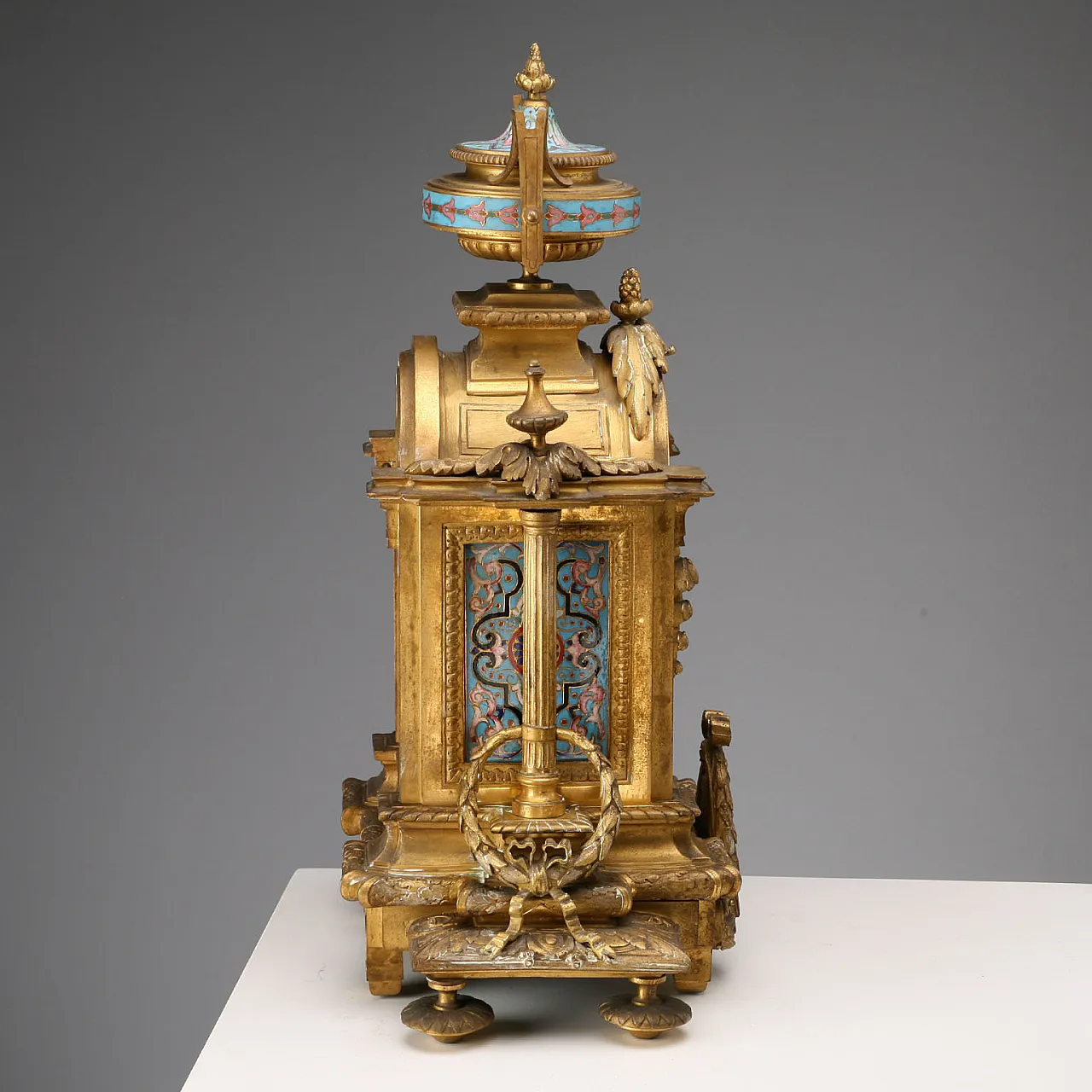 Countertop clock in gilt bronze and Cloisonné enamel, 20th century 4