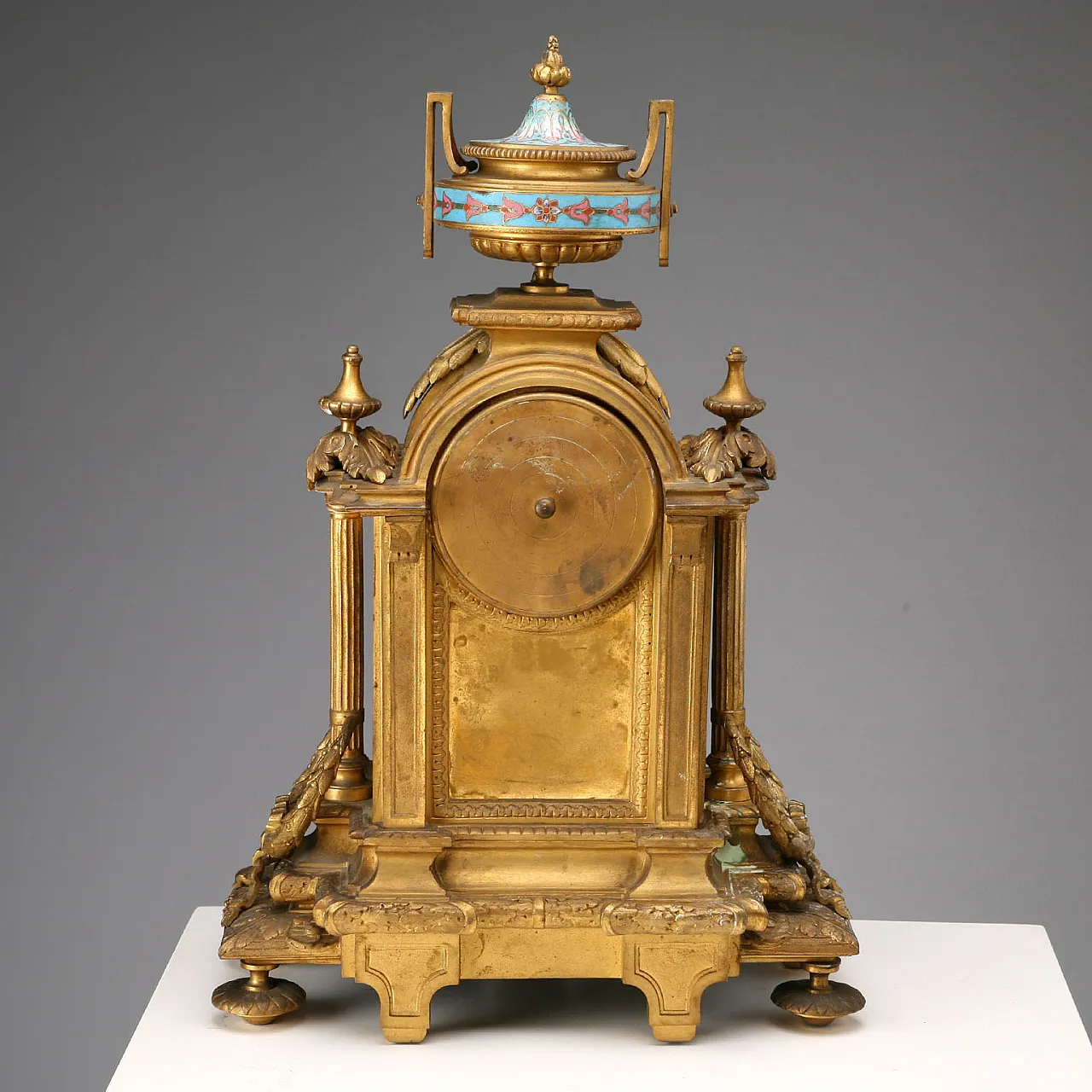 Countertop clock in gilt bronze and Cloisonné enamel, 20th century 5