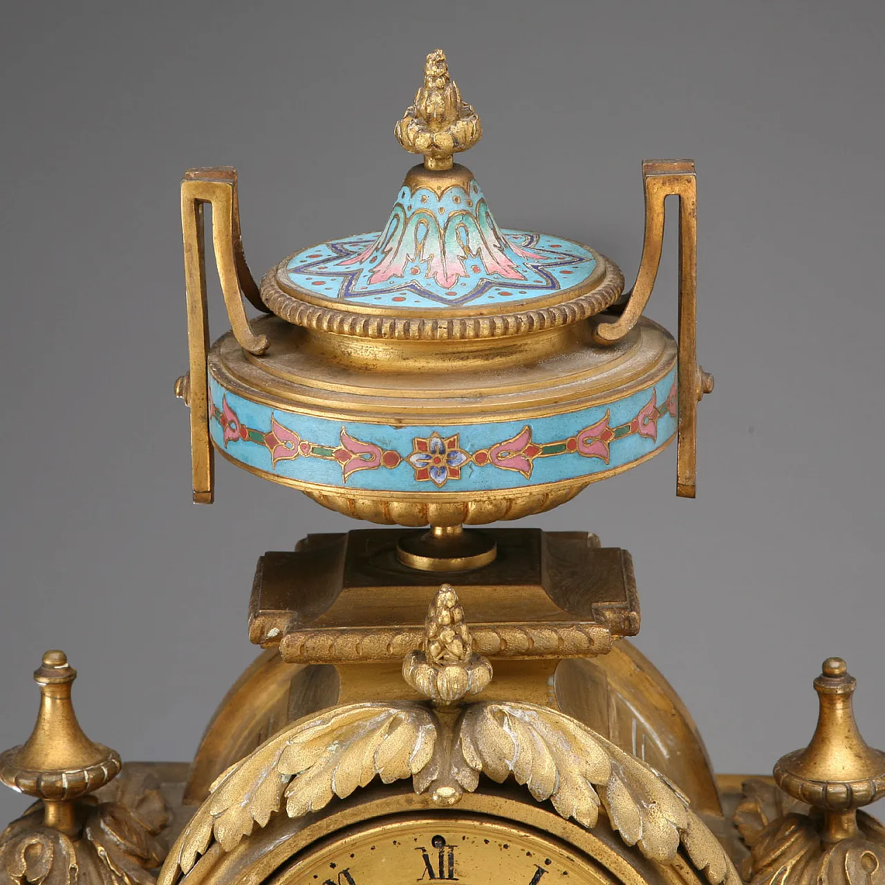 Countertop clock in gilt bronze and Cloisonné enamel, 20th century 9