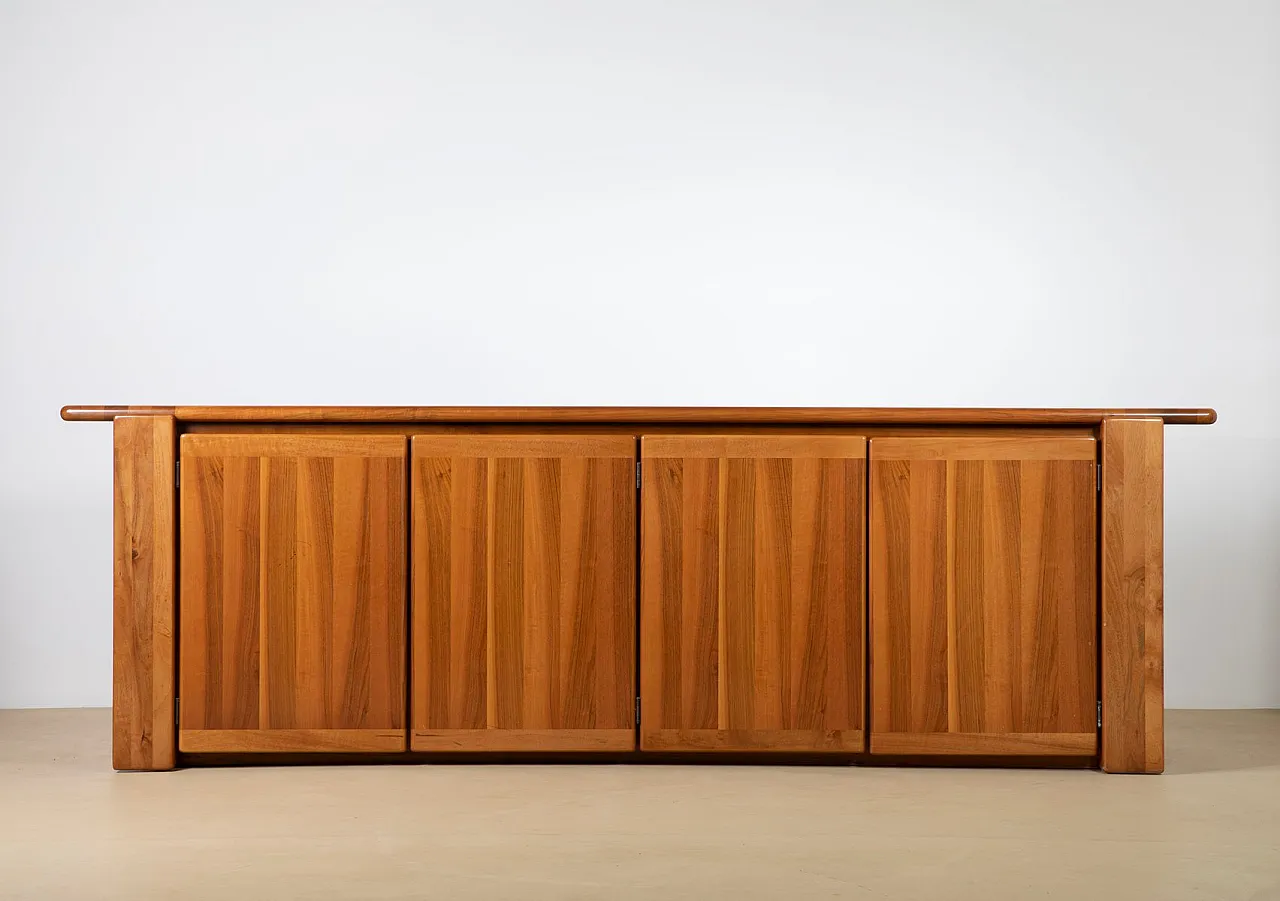Credenza scultorea in noce di Mobil Girgi, anni '70 1