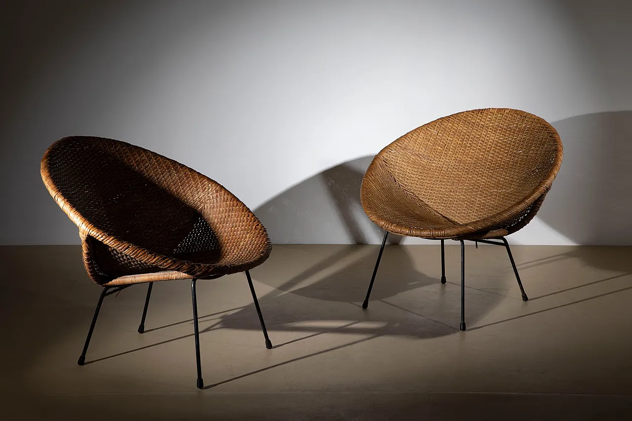 Coppia di sedie in vimini intrecciati e metallo, anni '50 6