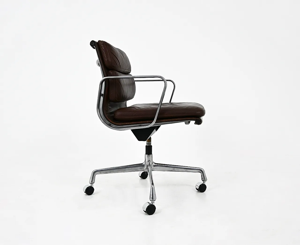 Soft Pad Chair by Charles & Ray Eames for Herman Miller, 1970s 4