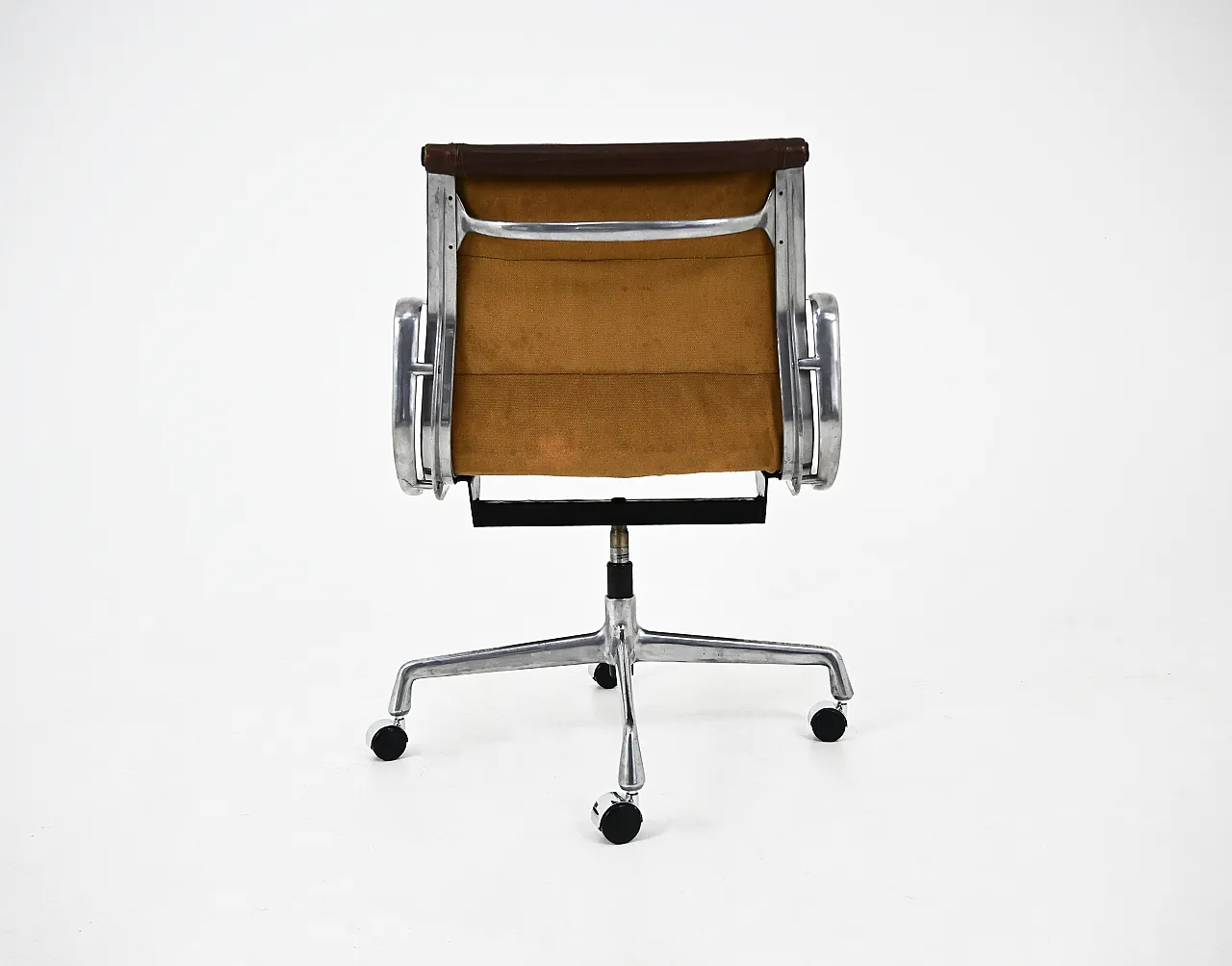 Soft Pad Chair by Charles & Ray Eames for Herman Miller, 1970s 5