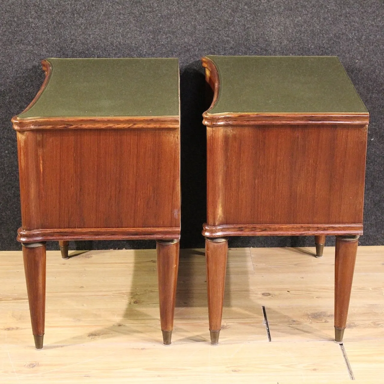 Pair of Paolo Buffa style bedside tables, 20th century 5