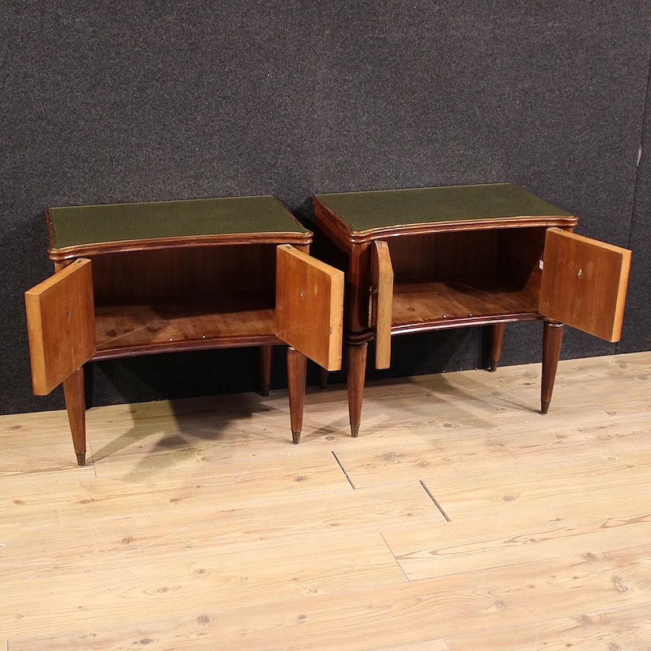 Pair of Paolo Buffa style bedside tables, 20th century 8