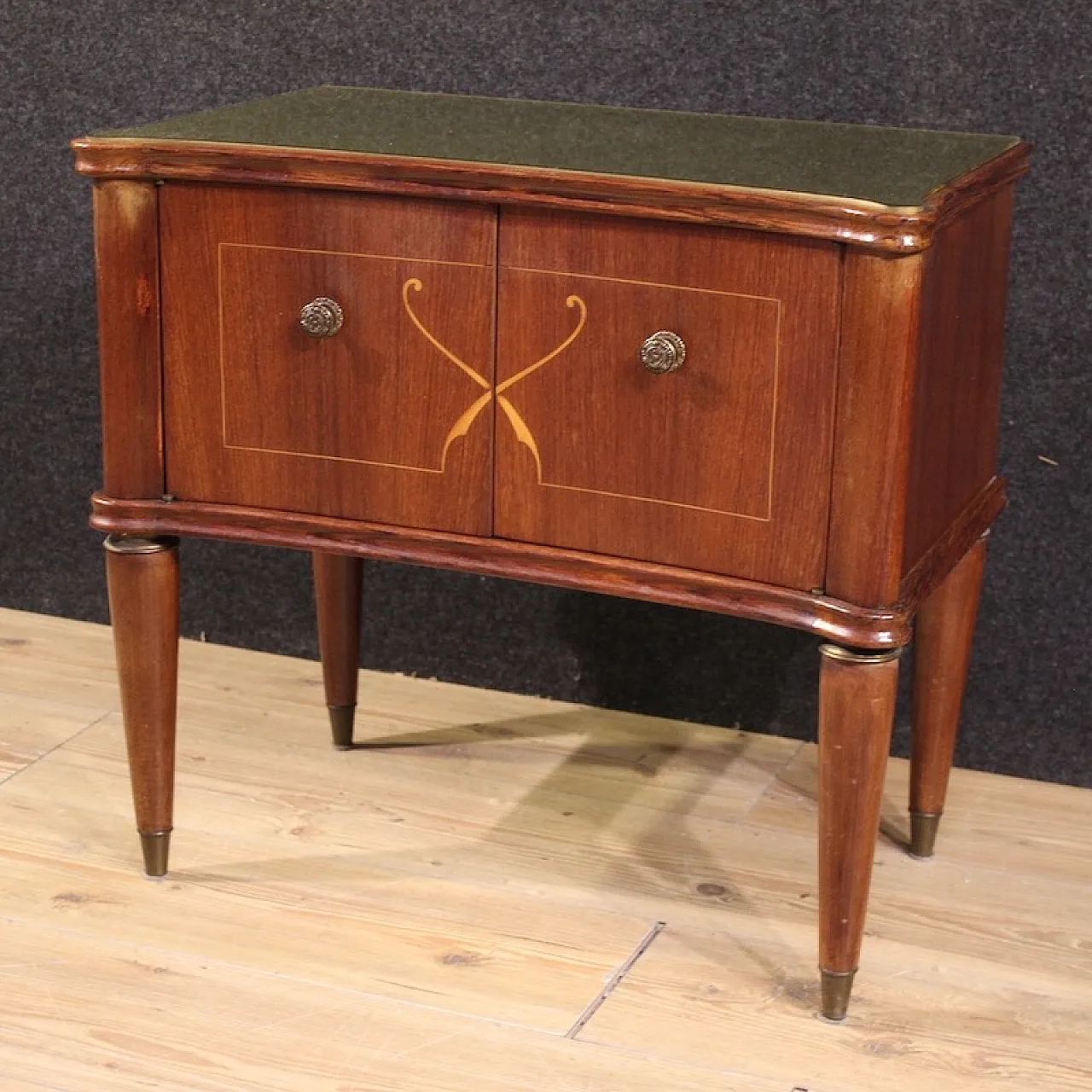 Pair of Paolo Buffa style bedside tables, 20th century 12