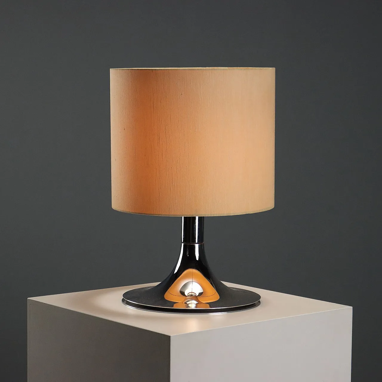 Lampada con base in metallo cromato, anni '60 1