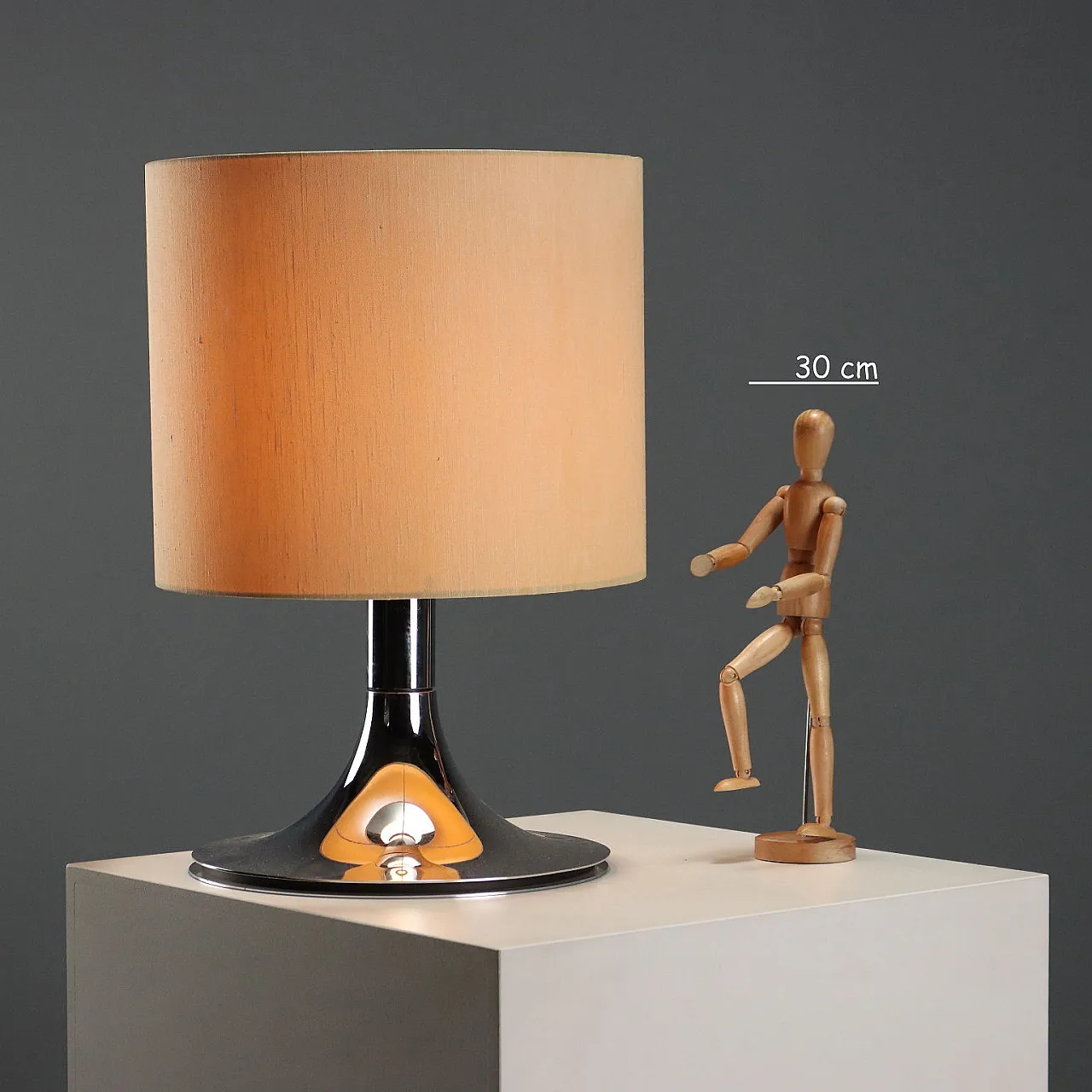 Lampada con base in metallo cromato, anni '60 3