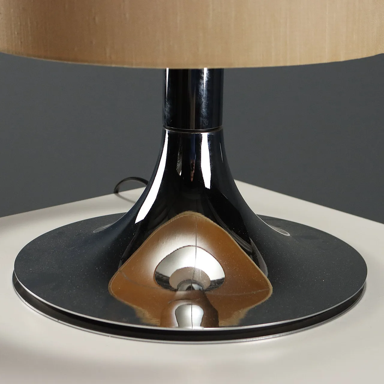 Lampada con base in metallo cromato, anni '60 5