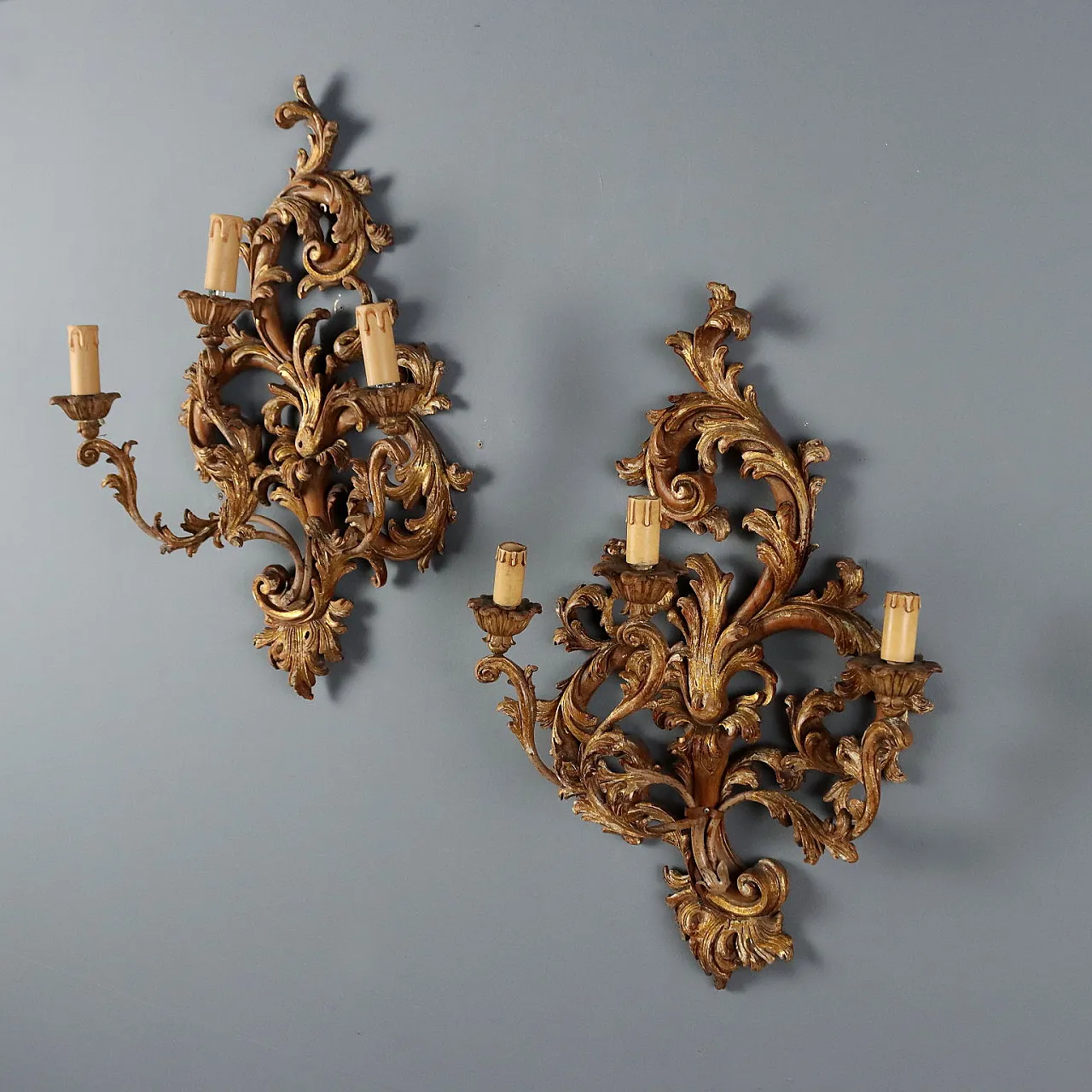 Pair of pierced and carved wooden appliques, 20th century 3