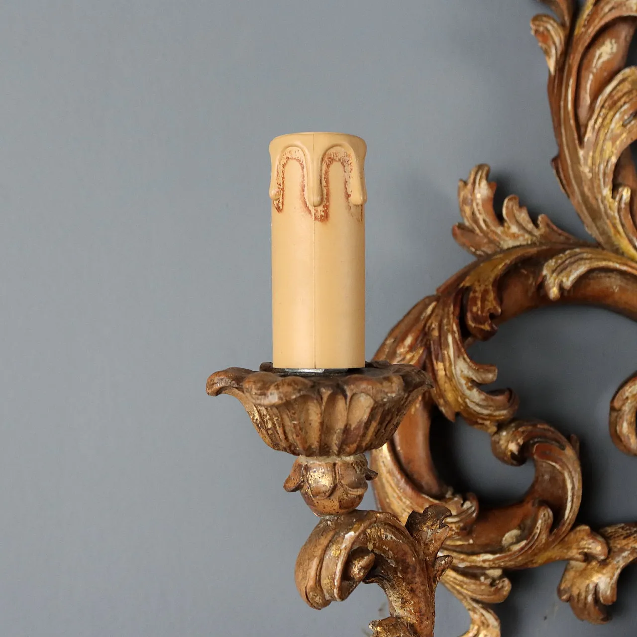 Pair of pierced and carved wooden appliques, 20th century 4