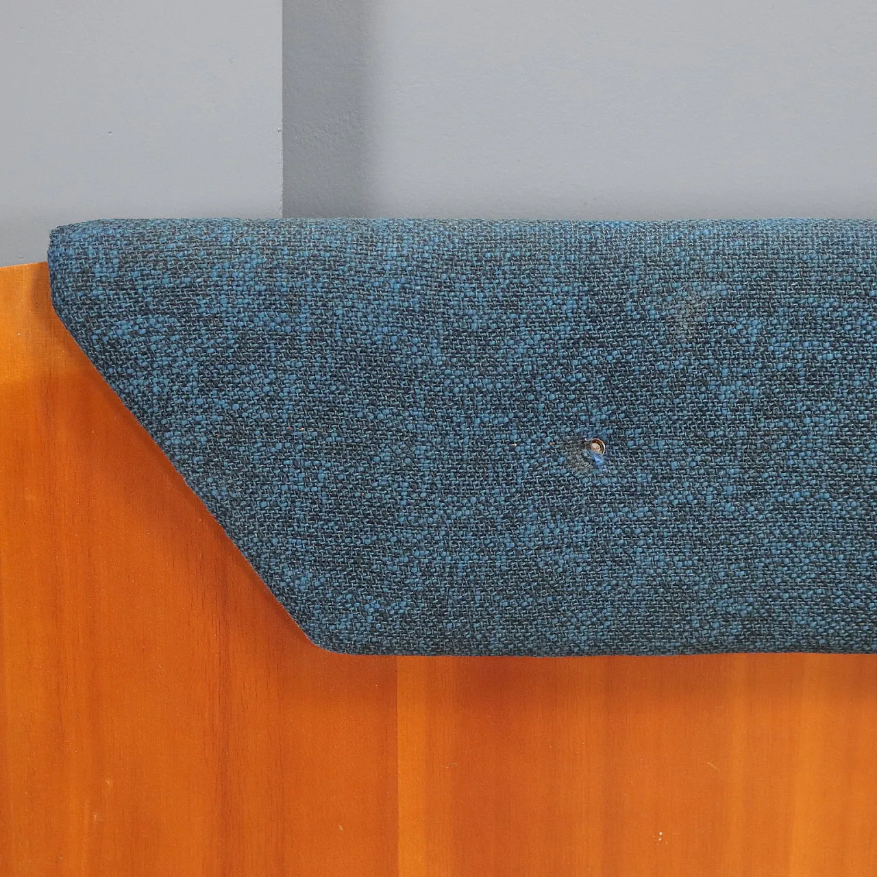 Testata con comodini sospesi e lampade orientabili, '900 5