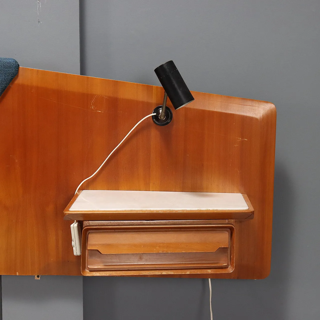 Testata con comodini sospesi e lampade orientabili, '900 6