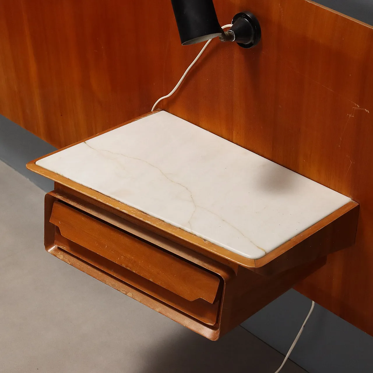 Testata con comodini sospesi e lampade orientabili, '900 8