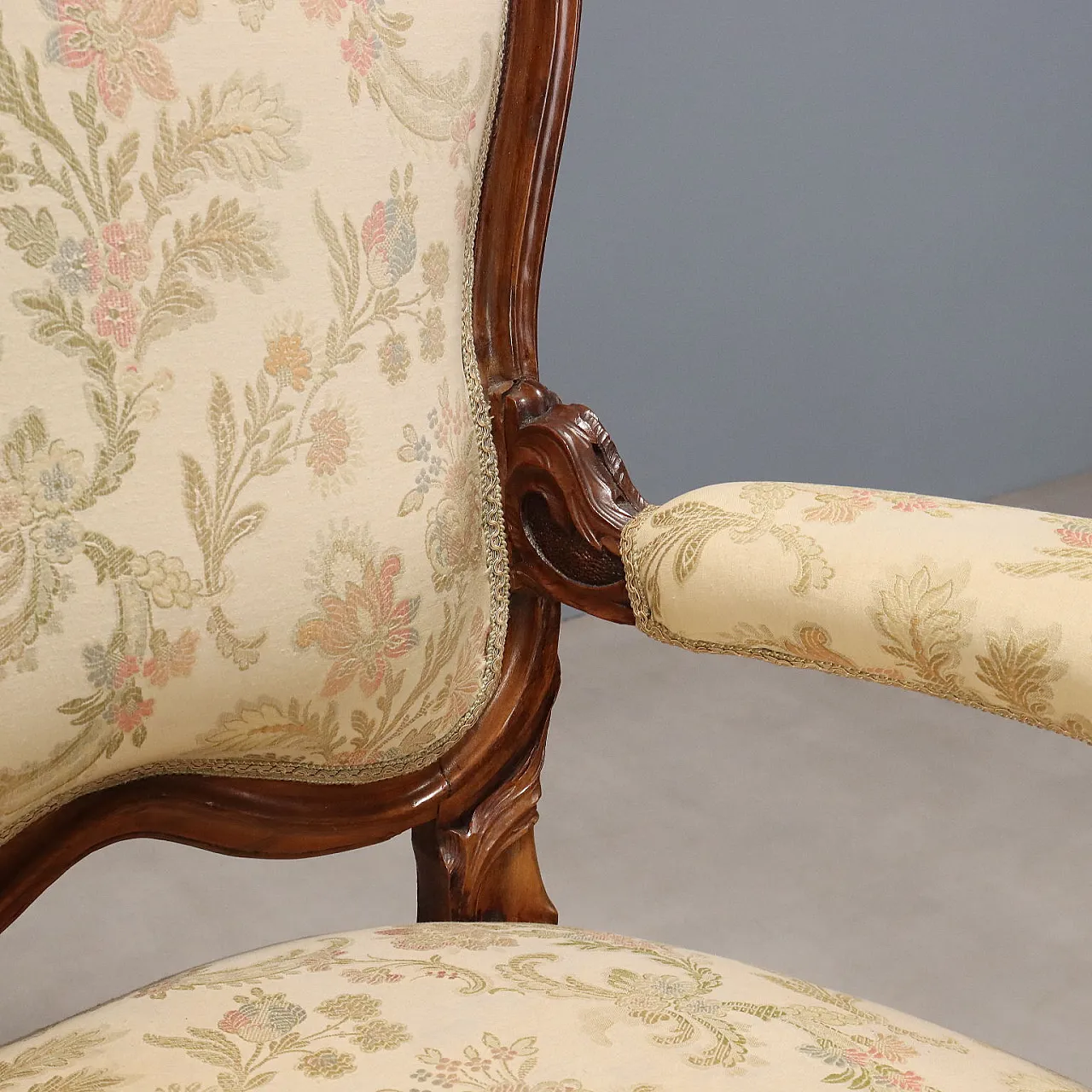 Neo-Baroque armchair in carved walnut, 19th century 5
