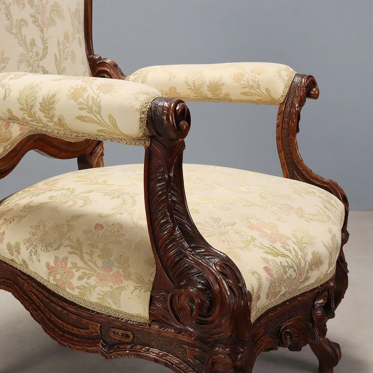 Neo-Baroque armchair in carved walnut, 19th century 6
