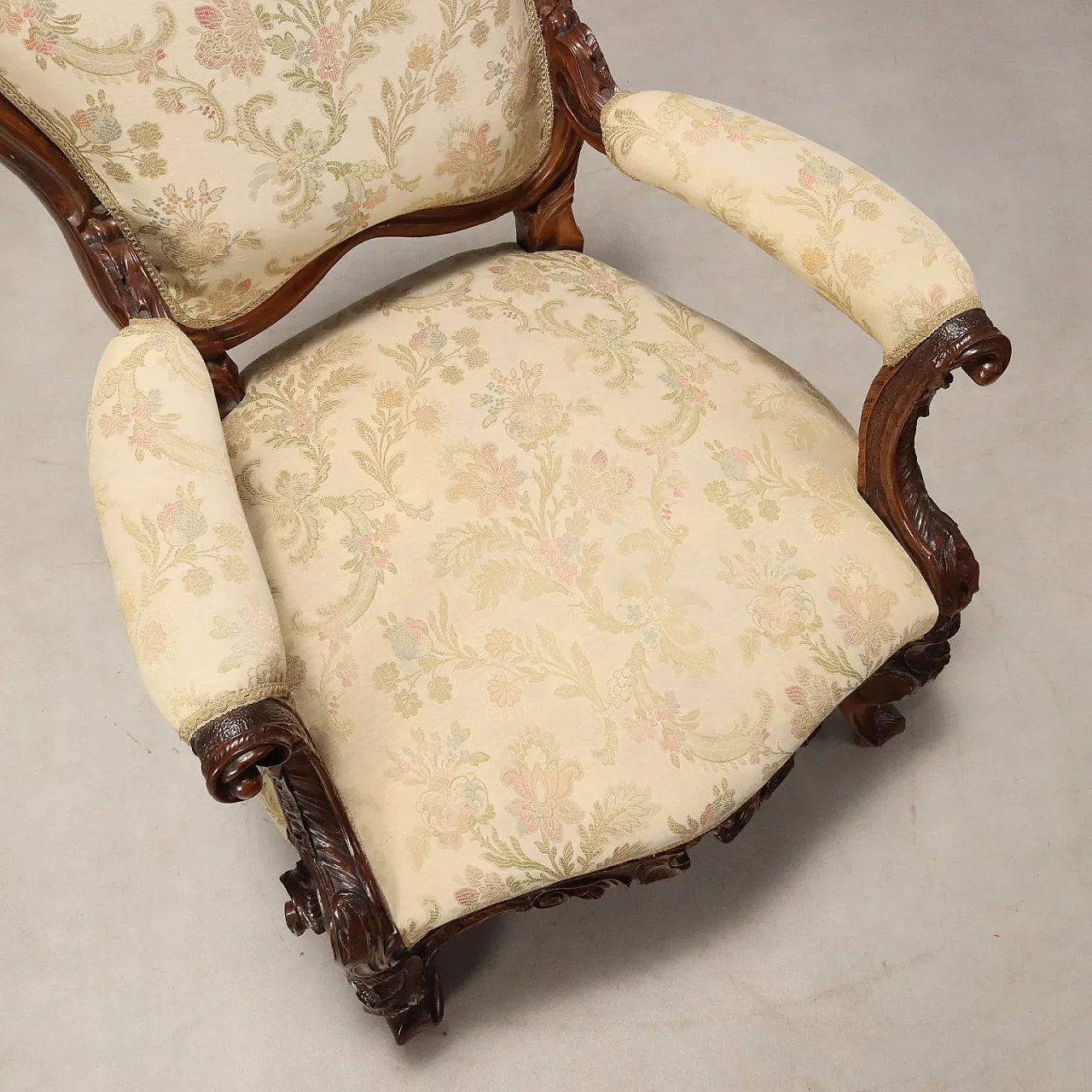 Neo-Baroque armchair in carved walnut, 19th century 10