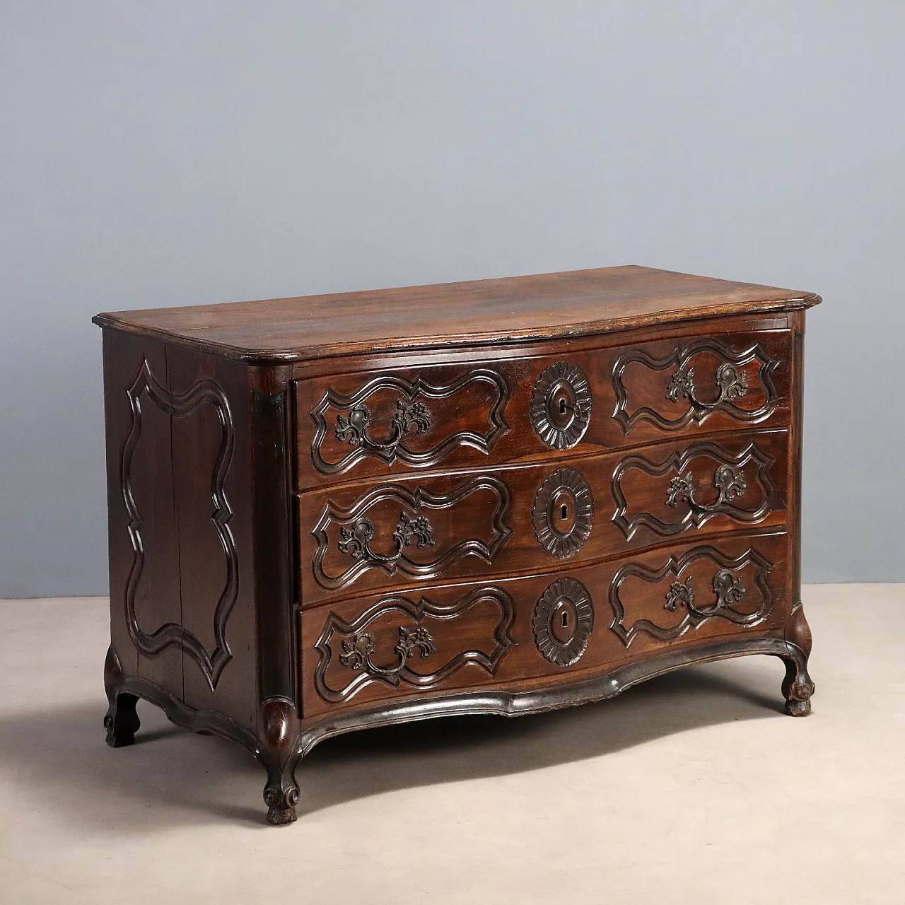 Baroque chest of drawers in walnut, 18th century 1