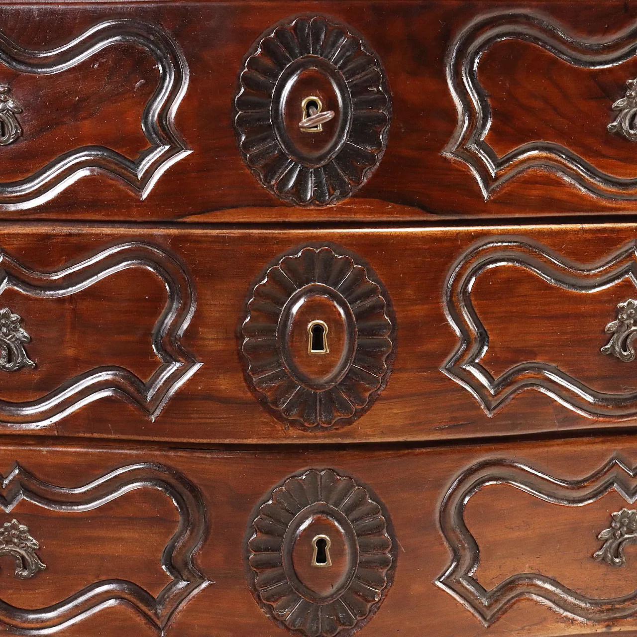 Baroque chest of drawers in walnut, 18th century 5
