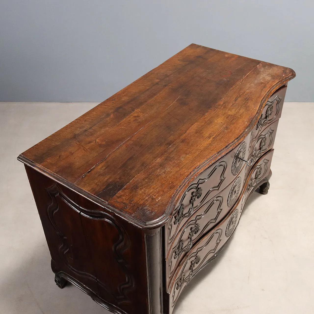 Baroque chest of drawers in walnut, 18th century 8