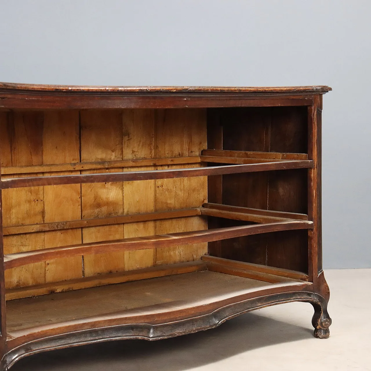Baroque chest of drawers in walnut, 18th century 9