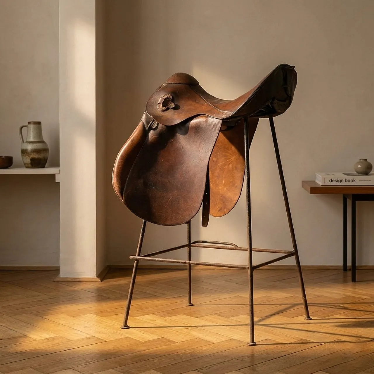 Coppia di sgabelli da bar stile Saddle in pelle e metallo, fine '900 1