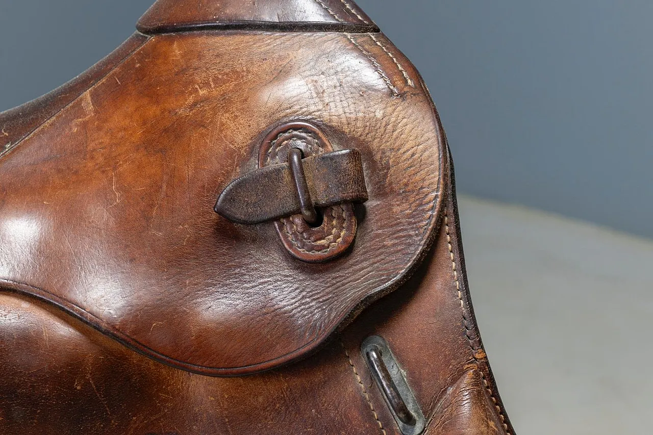 Coppia di sgabelli da bar stile Saddle in pelle e metallo, fine '900 7