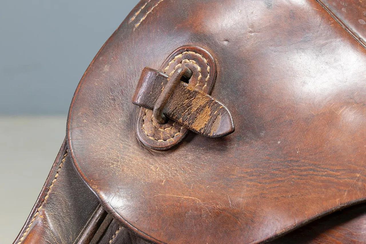 Coppia di sgabelli da bar stile Saddle in pelle e metallo, fine '900 9