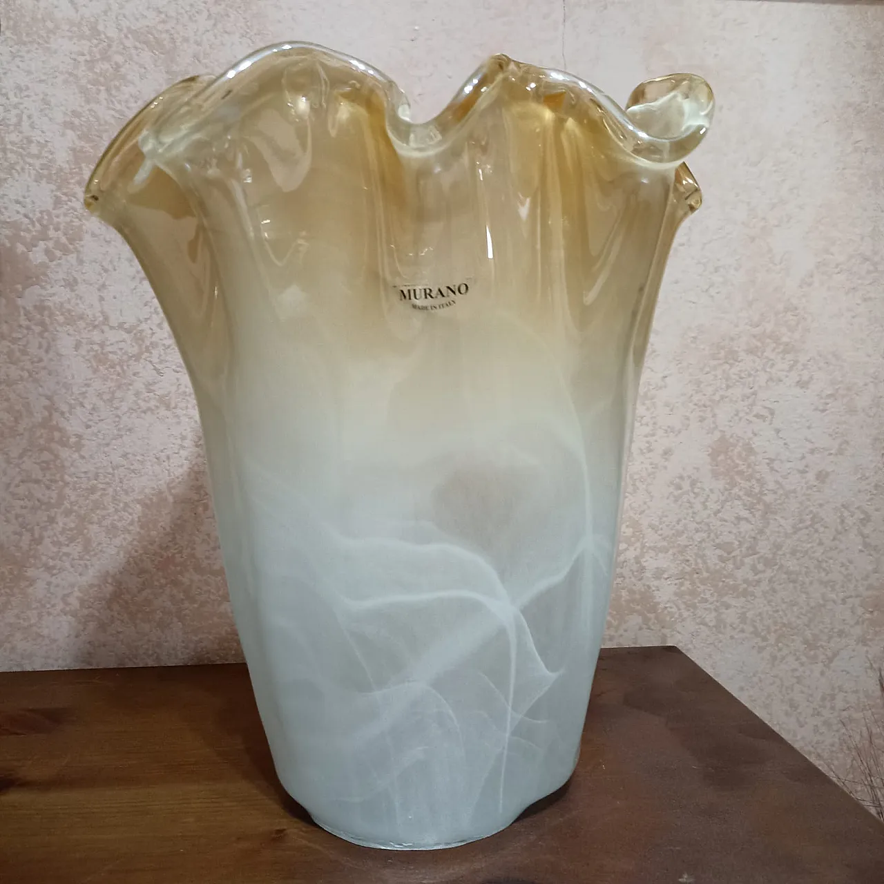 Murano handkerchief vase in Champagne and ivory colour 1