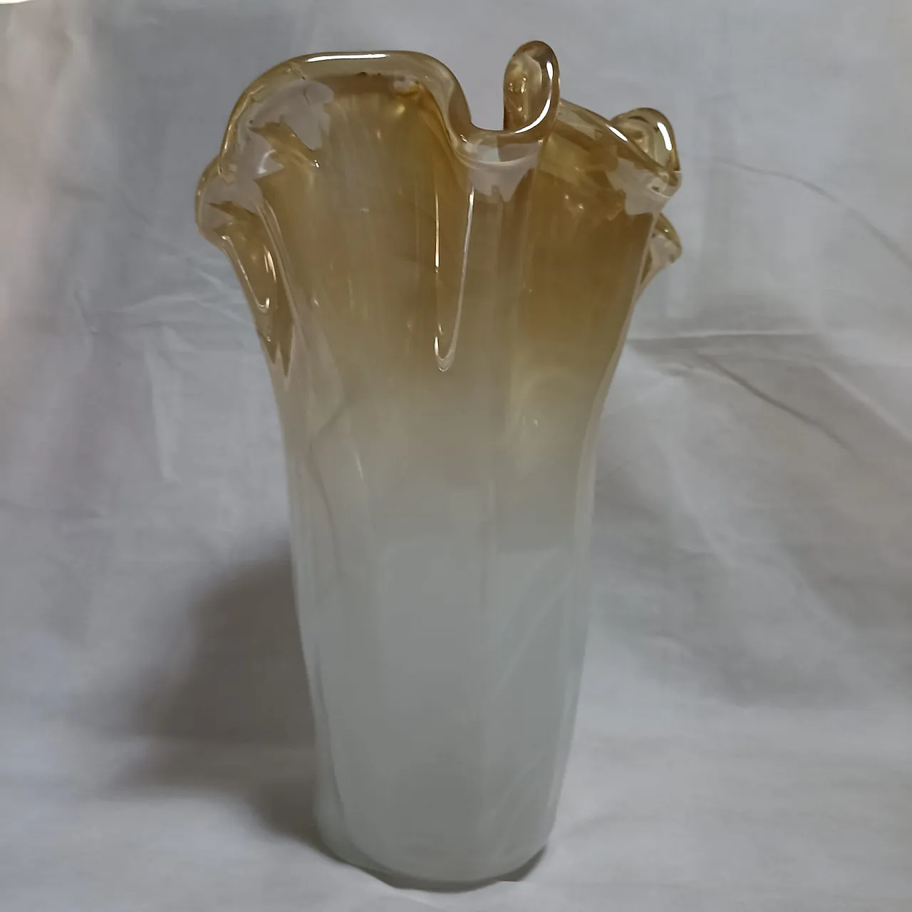 Murano handkerchief vase in Champagne and ivory colour 8