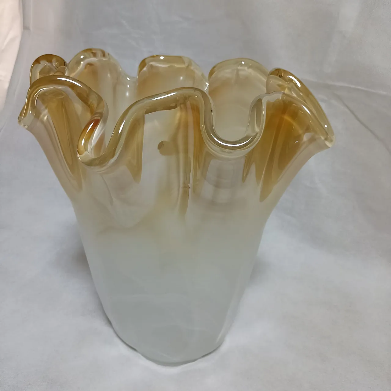 Murano handkerchief vase in Champagne and ivory colour 10