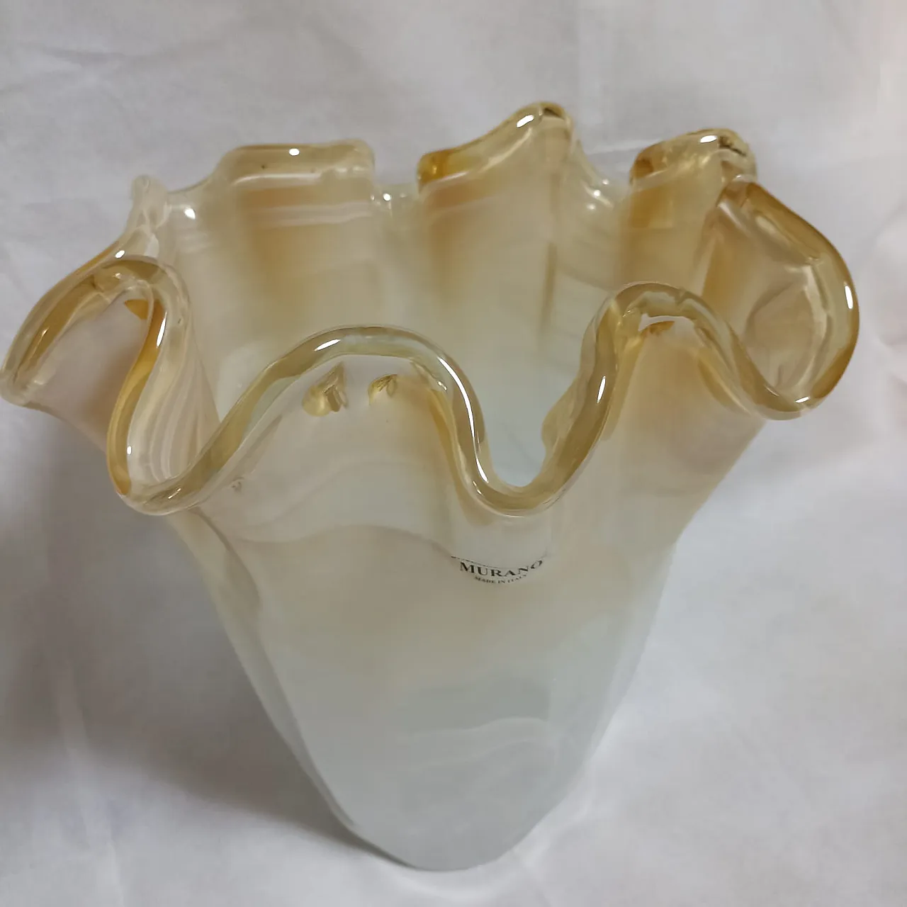 Murano handkerchief vase in Champagne and ivory colour 13