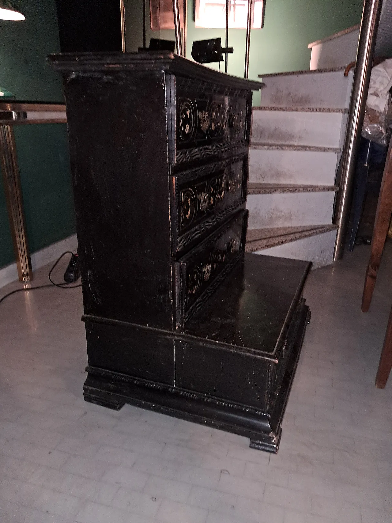 Tuscan kneeler, 17th century 3