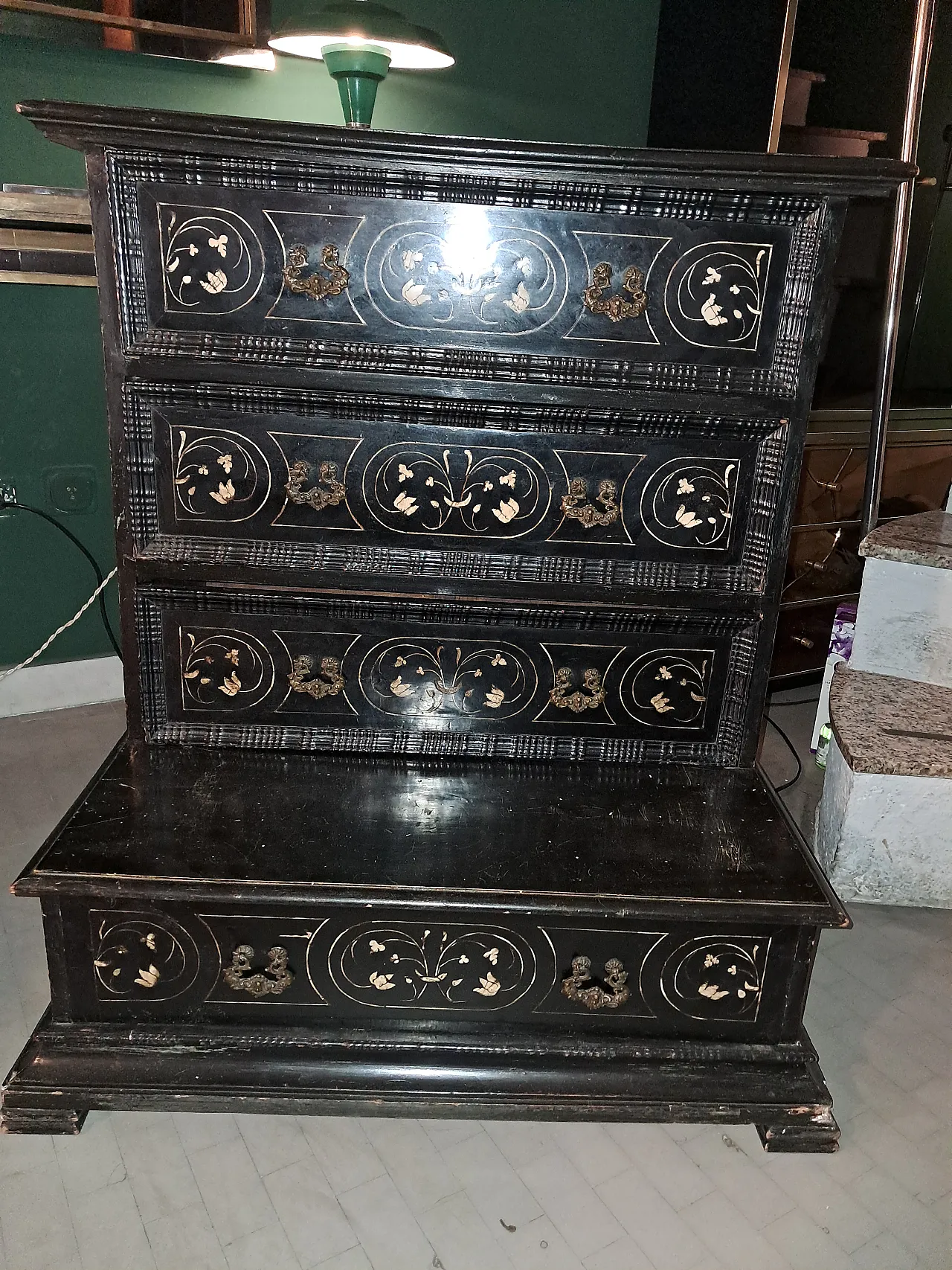 Tuscan kneeler, 17th century 7