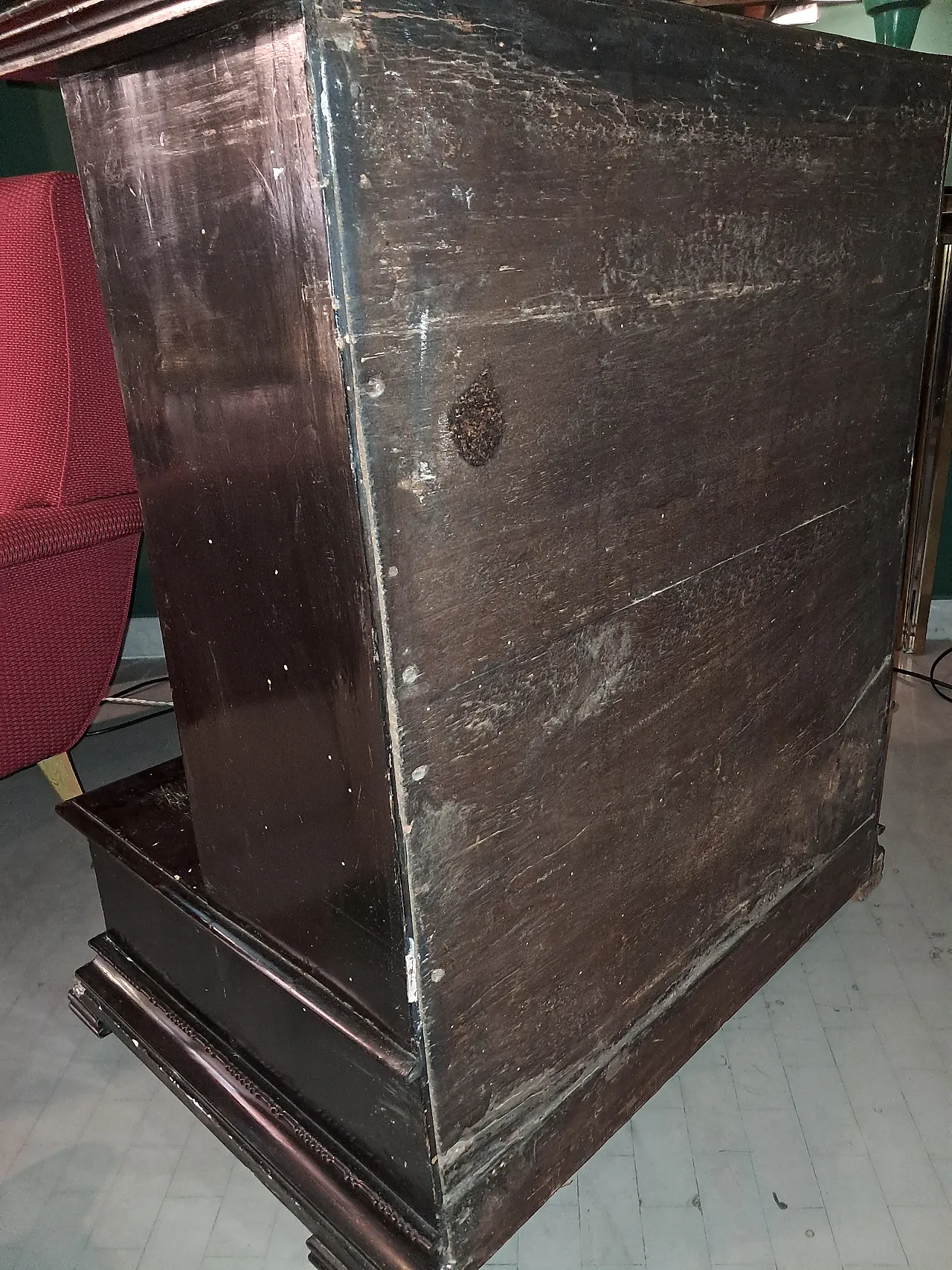 Tuscan kneeler, 17th century 8