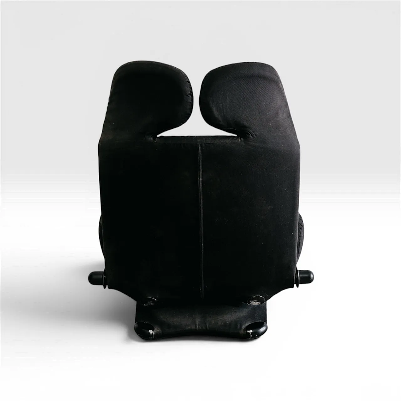 Wink lounge chair by Toshiyuki Kita for Cassina, 1980s 3