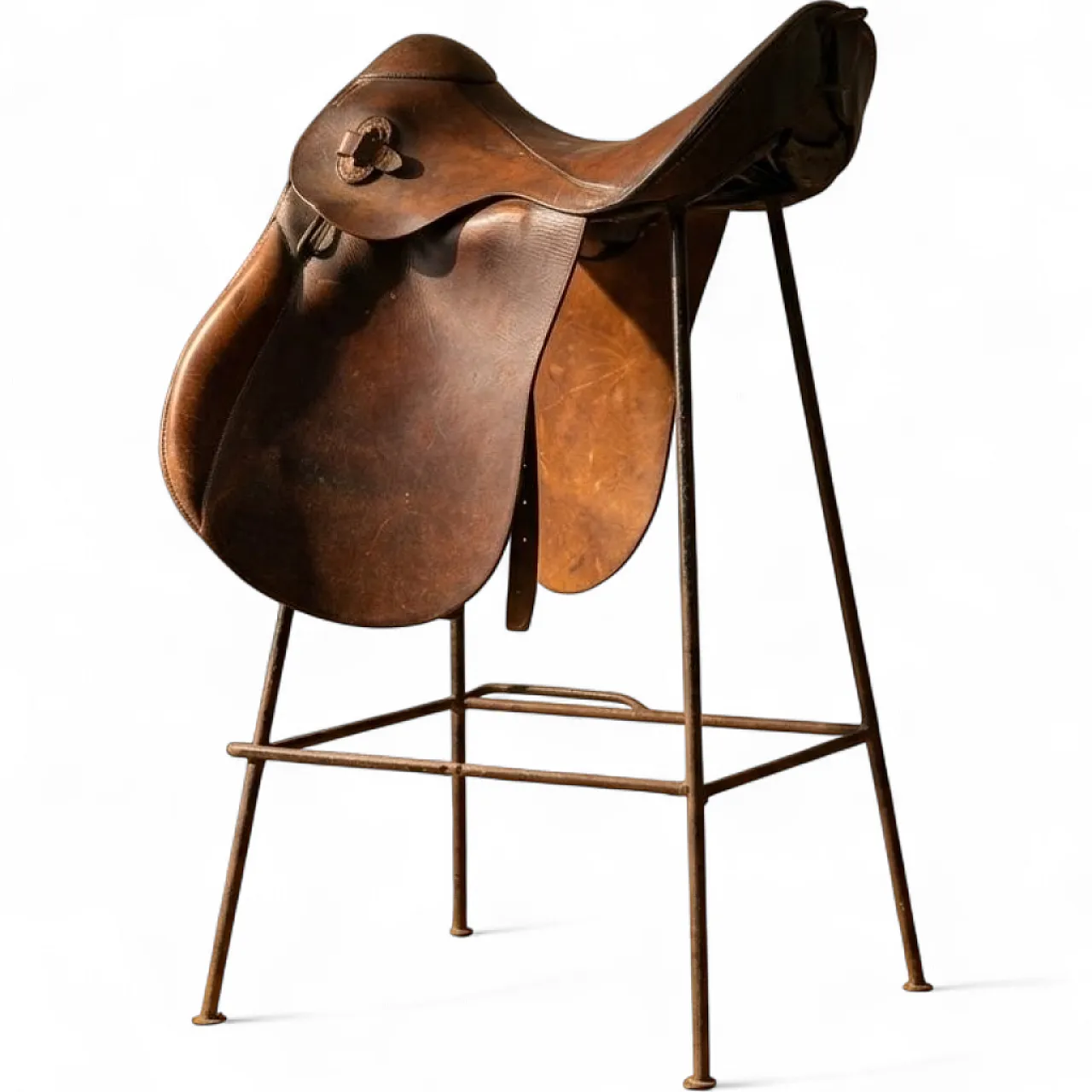 Coppia di sgabelli da bar stile Saddle in pelle e metallo, fine '900 11