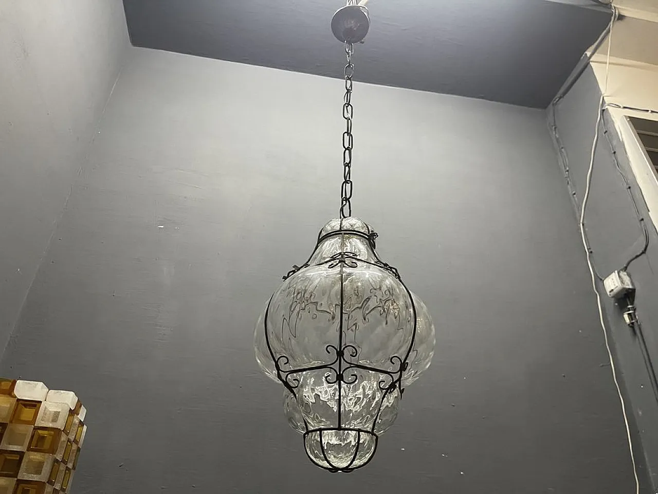 Lampadario in ferro battuto e vetro di Murano, anni '60 3