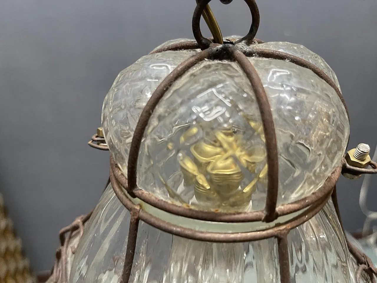 Lampadario in ferro battuto e vetro di Murano, anni '60 5
