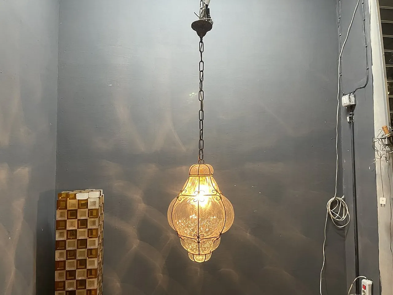 Lampadario in ferro battuto e vetro di Murano, anni '60 6